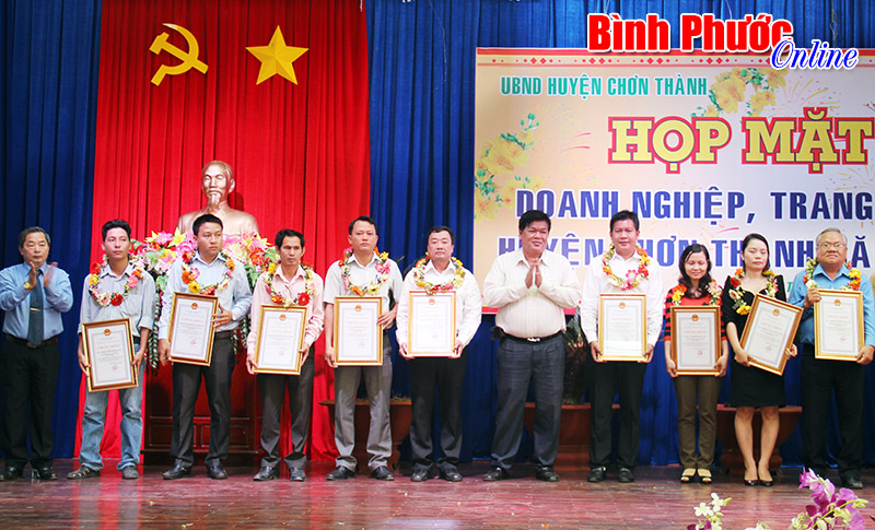 Chơn Th&agrave;nh tuy&ecirc;n dương 20 doanh nghiệp, trang trại ti&ecirc;u biểu