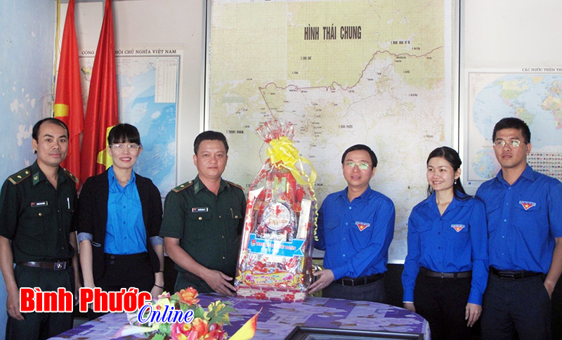 Sôi nổi Chiến dịch tình nguyện Xuân biên giới năm 2015