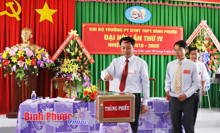 Đại hội điểm Trường Phổ th&ocirc;ng D&acirc;n tộc nội tr&uacute; THPT tỉnh