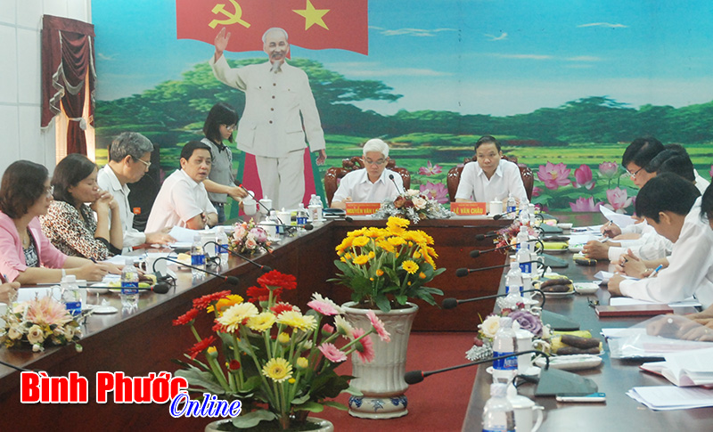 Đến 12-1 phải ho&agrave;n thiện dự thảo b&aacute;o c&aacute;o về x&acirc;y dựng hệ thống ch&iacute;nh trị