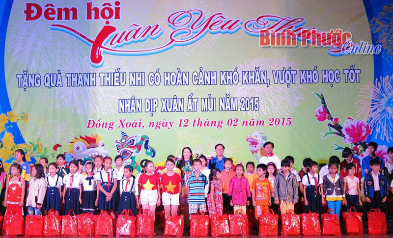 Xuân yêu thương đến với trẻ em nghèo