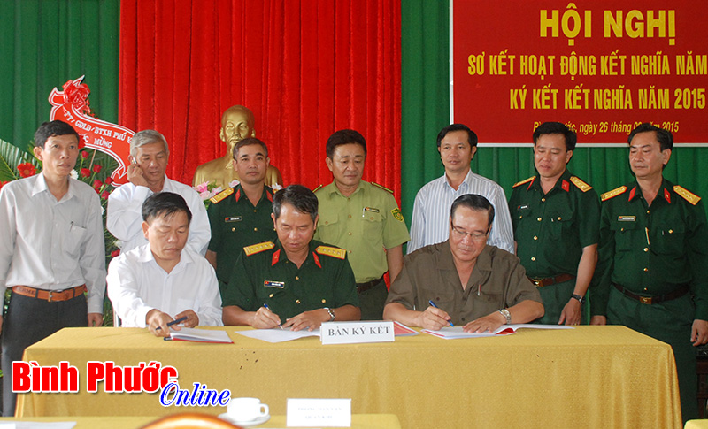 Đo&agrave;n Kinh tế - quốc ph&ograve;ng 778 sơ kết hoạt động kết nghĩa