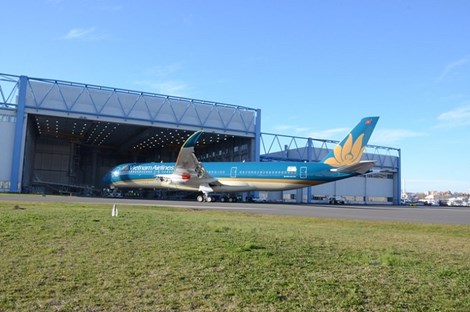 Máy bay hiện đại nhất của Vietnam Airlines đã được sơn xong