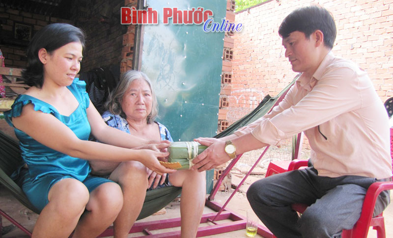 Bánh chưng ấm nghĩa, đậm tình