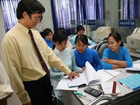 Giảng viên Đại học phải dành 1/3 thời gian làm việc để nghiên cứu khoa học