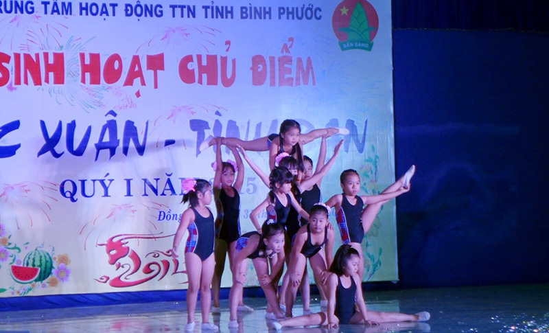 Sinh hoạt chủ điểm “Sắc xuân - Tình bạn” quý I năm 2015