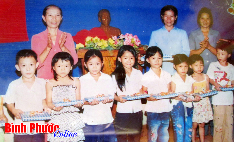 Hội Phụ nữ x&atilde; Long Hưng theo gương B&aacute;c