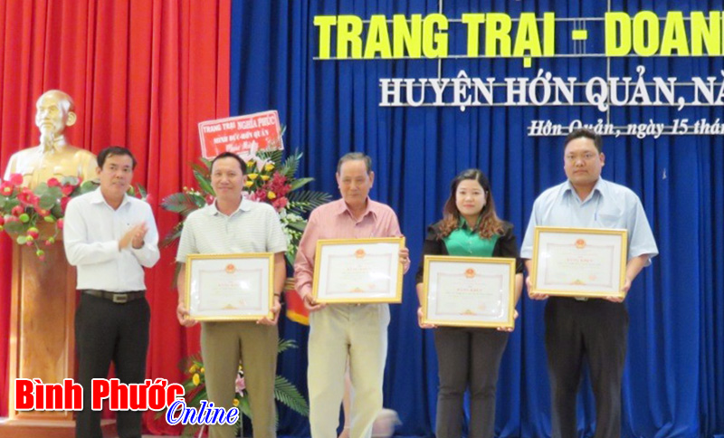 Họp mặt hơn 100 trang trại, doanh nghiệp huyện Hớn Quản