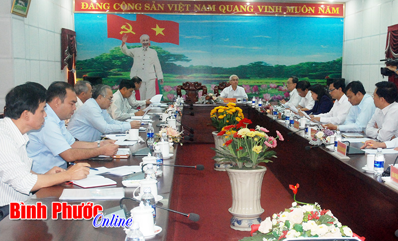 Hỗ trợ vốn, nh&agrave; ở, đất sản xuất cho đảng vi&ecirc;n ngh&egrave;o