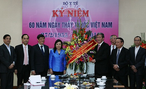 Mỗi người thầy thuốc cần l&agrave;m tốt nhiệm vụ bảo vệ, chăm s&oacute;c, n&acirc;ng cao sức khỏe nh&acirc;n d&acirc;n