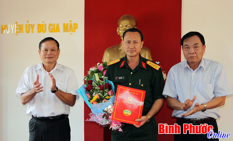 Đại t&aacute; L&ecirc; Quang Oanh giữ chức vụ Ph&oacute; b&iacute; thư Huyện ủy B&ugrave; Gia Mập