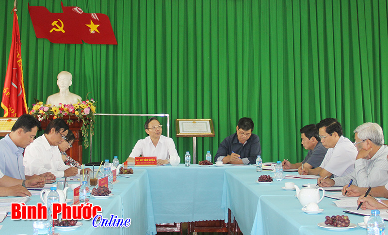 Ph&oacute; b&iacute; thư tỉnh ủy L&ecirc; Văn Ch&acirc;u kiểm tra c&ocirc;ng t&aacute;c chuẩn bị đại hội tại Đảng bộ C&ocirc;ng ty cao su Đồng Ph&uacute;