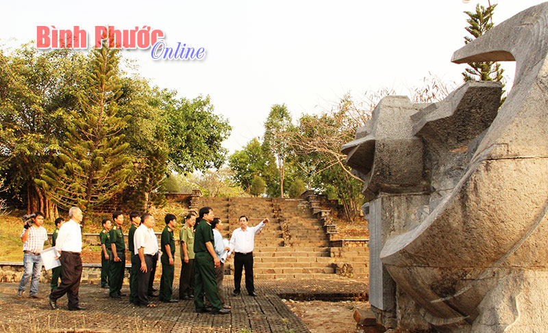 Để nghĩa trang liệt sĩ thêm xanh và tôn nghiêm