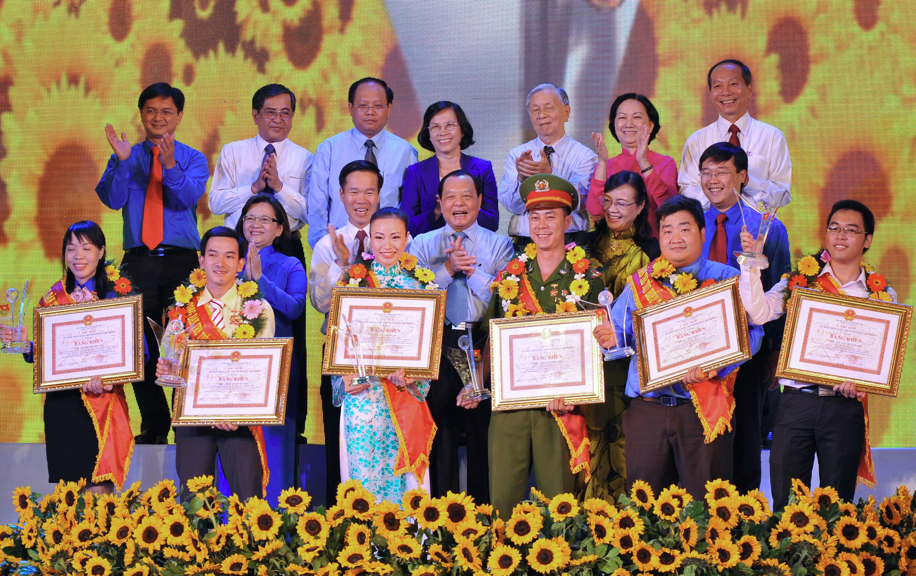 Vinh danh 6 c&ocirc;ng d&acirc;n trẻ TPHCM ti&ecirc;u biểu năm 2014