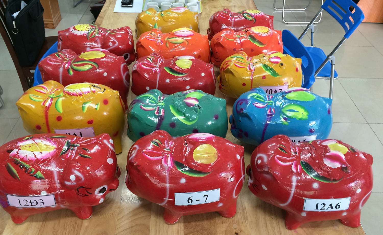 “Rút ruột” heo đất của học trò