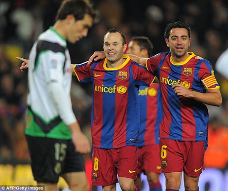 Iniesta thừa nhận ‘Tôi và Xavi không thể chơi cùng nhau’