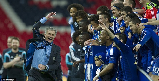 HLV Mourinho đã nói gì sau khi đưa Chelsea lên ngôi vô địch?