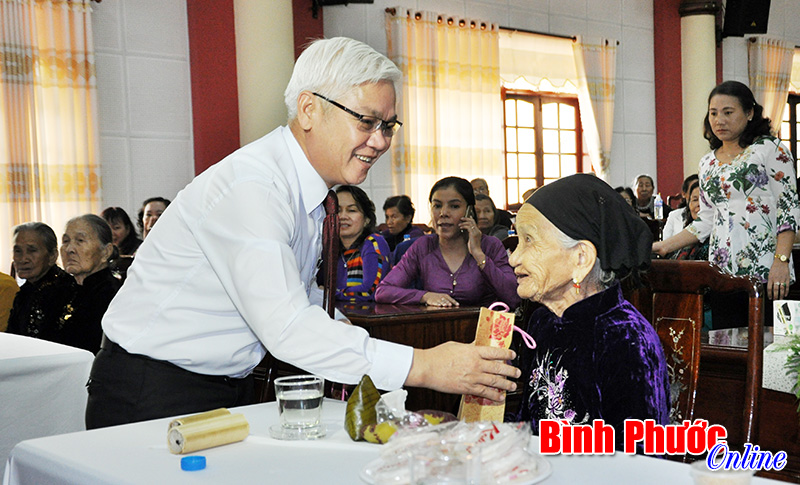 Kỷ niệm 105 năm Ng&agrave;y Quốc tế phụ nữ với chủ đề: &ldquo;Mẹ - Một thời hoa lửa&rdquo;