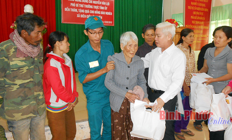 L&atilde;nh đạo tỉnh thăm, ch&uacute;c tết, tặng qu&agrave; gia đ&igrave;nh ch&iacute;nh s&aacute;ch, c&aacute;n bộ l&atilde;o th&agrave;nh v&agrave; người ngh&egrave;o tại Hớn Quản, Lộc Ninh, B&ugrave; Đăng, cơ quan th&ocirc;ng tấn, b&aacute;o ch&iacute;