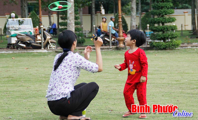 Vợ chồng vô sinh có quyền nhờ mang thai hộ