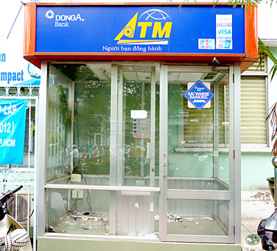 Đồng Ph&uacute;: Trộm ph&aacute; trụ ATM lấy 380 triệu đồng