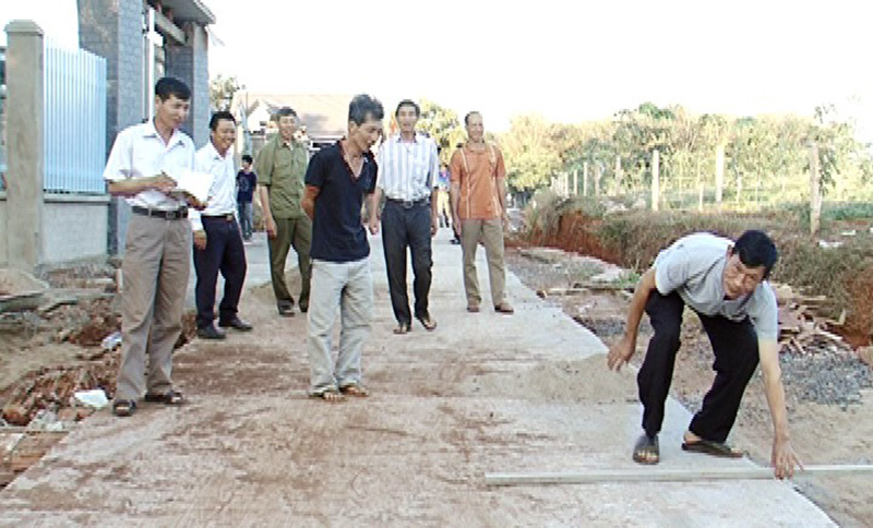 Minh Hưng l&agrave;m xong đường theo cơ chế đặc th&ugrave;