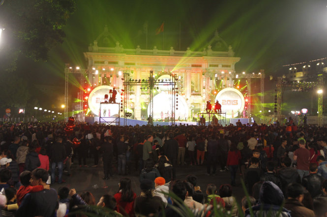 Sài Gòn, Hà Nội náo nức chờ năm mới