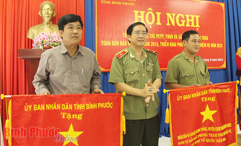 N&acirc;ng cao vai tr&ograve; l&atilde;nh đạo của Đảng trong bảo vệ an ninh Tổ quốc