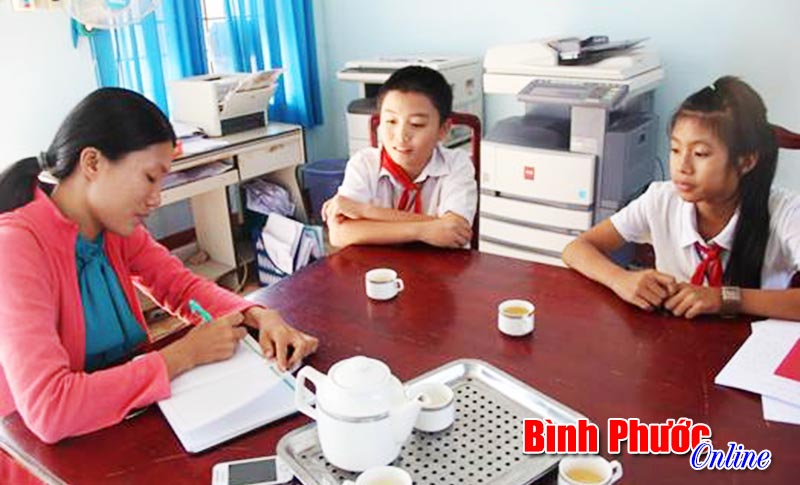 Chủ tịch UBND tỉnh chỉ đạo việc &ldquo;N&oacute;i chuyện ri&ecirc;ng, học sinh bị phạt&hellip; ngậm đ&aacute;&rdquo;