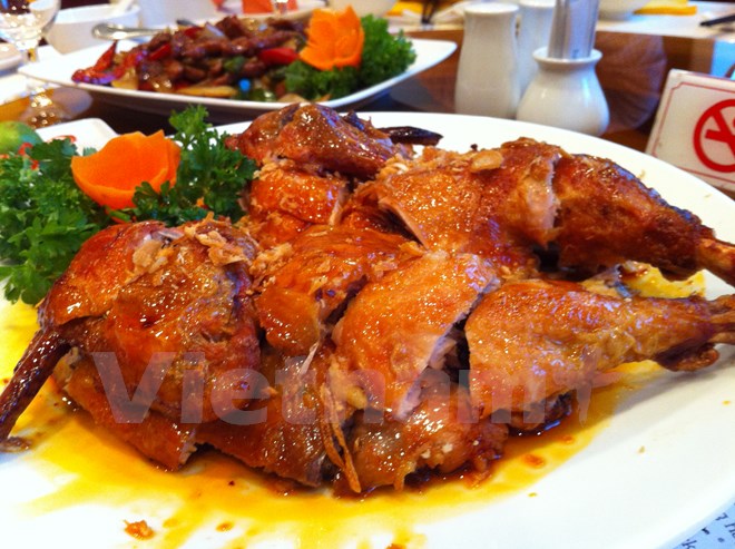 Mâm cỗ ngày tết: Nên thận trọng với con dao hai lưỡi