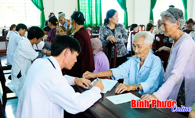 Nghĩa tình thầy thuốc trẻ với đồng bào nghèo