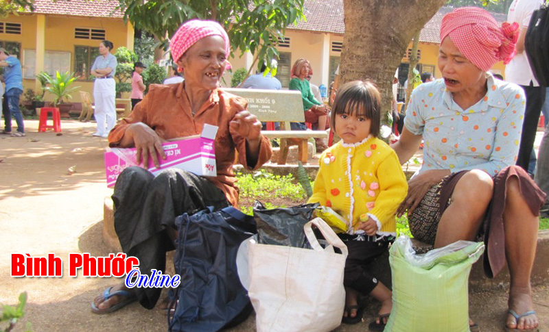 Những phần quà ấp áp nghĩa tình