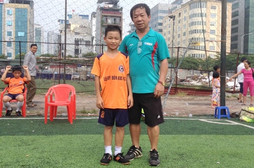 Cậu bé Mường và hành trình 14 nghìn km học đá bóng (Phần 1)