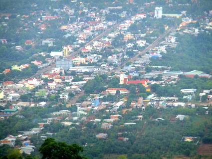 Thị x&atilde; Phước Long gặp mặt c&aacute;c đồng ch&iacute; nguy&ecirc;n l&agrave; l&atilde;nh đạo  huyện, thị x&atilde; qua c&aacute;c thời kỳ