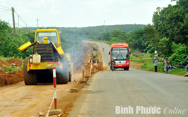 UBND tỉnh xử l&yacute; việc t&aacute;i lấn chiếm h&agrave;nh lang an to&agrave;n QL14