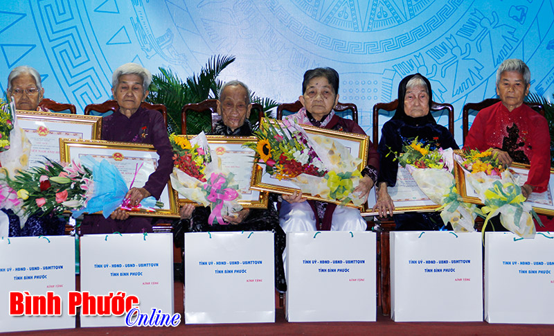 Quy định mới về mức trợ cấp đối với người c&oacute; c&ocirc;ng