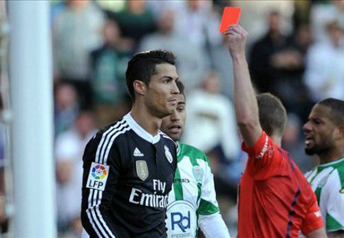 Ronaldo nhận thẻ đỏ, Real thắng hú vía