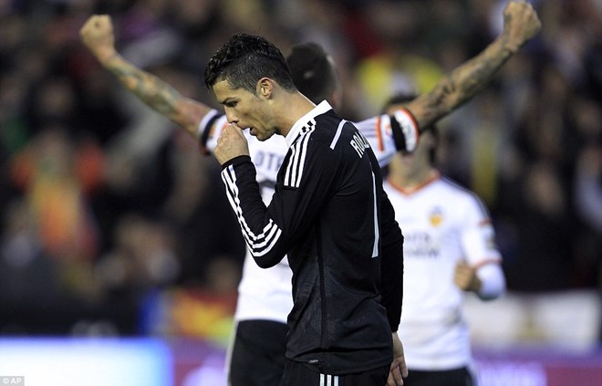 Kết quả: Real Madrid và Barca đua nhau thua sốc, M.U thắng nhọc