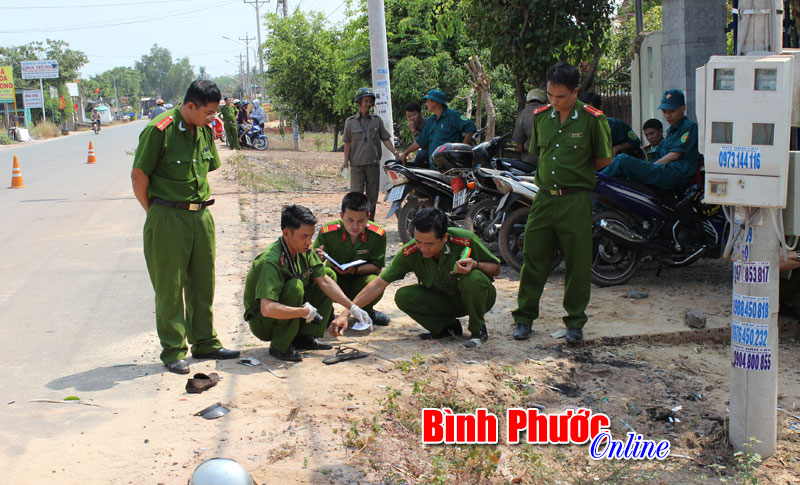 Xích mích ở qu&aacute;n bar, m&ocirc;̣t thanh ni&ecirc;n bị đ&acirc;m ch&ecirc;́t