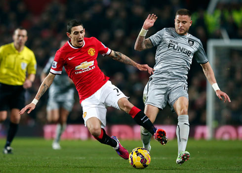 Man Utd trở lại top 4 nhờ cú đúp của Smalling