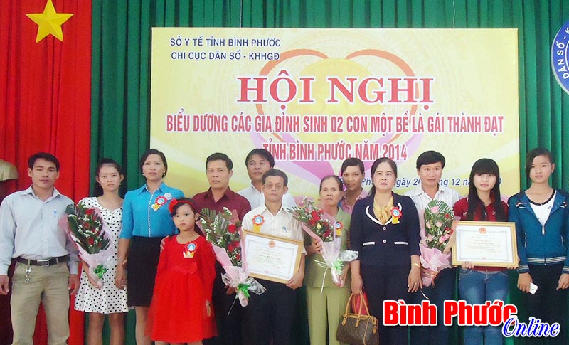 Niềm vui khi có con là... gái