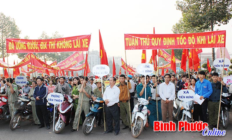 Ra quân hưởng ứng “Năm an toàn giao thông - 2015”