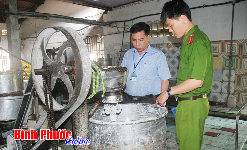 Tăng cường kiểm tra an to&agrave;n thực phẩm dịp tết