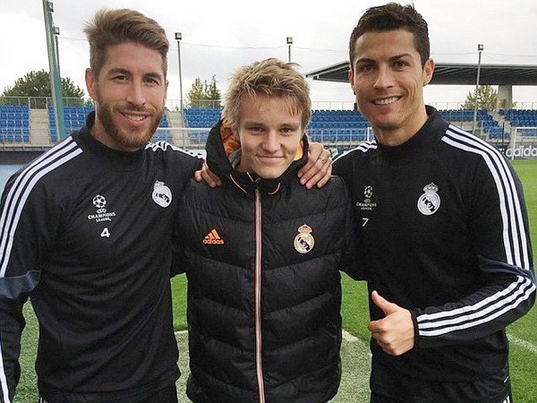 "Thần đồng" Odegaard đến Real Madrid: Sáng suốt hay sai lầm?