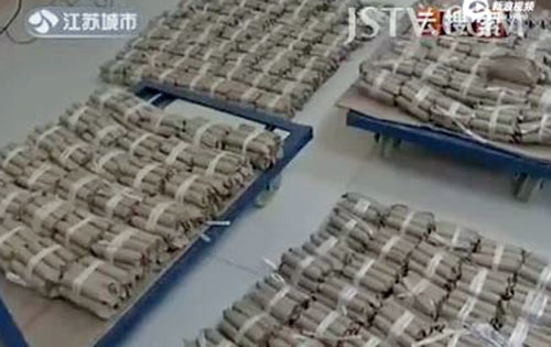 Người đàn ông mang 600kg tiền xu đi mua nhà