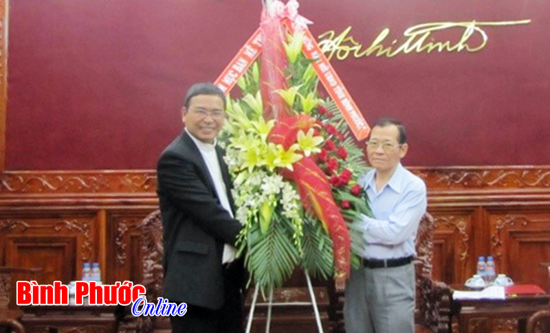 T&ograve;a gi&aacute;m mục Bu&ocirc;n Ma Thuột thăm, ch&uacute;c tết l&atilde;nh đạo tỉnh