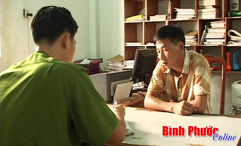 B&agrave;n giao đối tượng trộm cắp cho C&ocirc;ng an tỉnh B&igrave;nh Dương