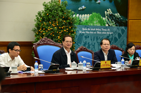 Thủ tướng chỉ đạo đẩy mạnh lộ tr&igrave;nh bao phủ BHYT to&agrave;n d&acirc;n