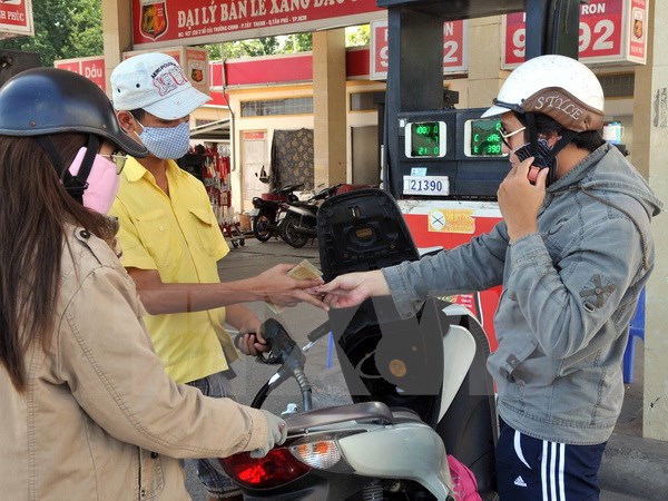 Thủ tướng yêu cầu phối hợp trong quản lý giá điện, giá dầu