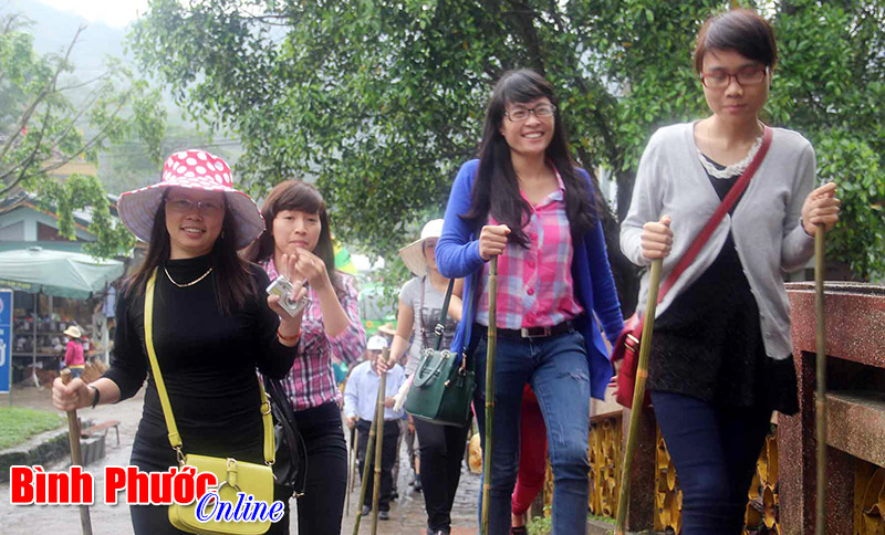 Về với “Đỉnh thiêng Yên Tử”